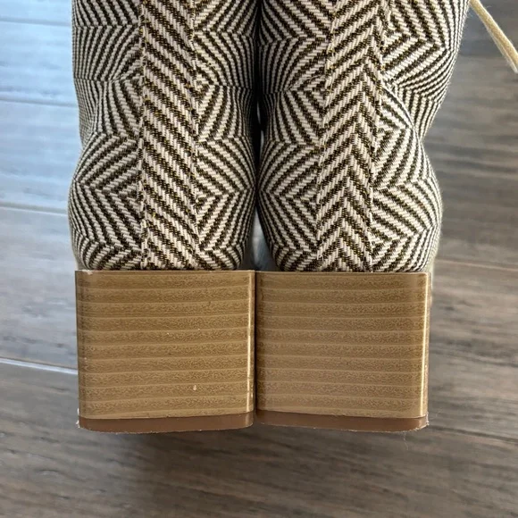 Stylish Herringbone Lace-Up Ankle Boots - Picture 6 of 7